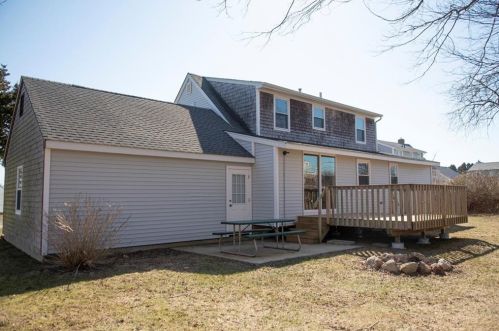 3 Terra Dr, South Kingstown, RI 02882-5419