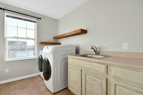 135 Spring Flower Way, Pataskala OH 43062-6997 exterior