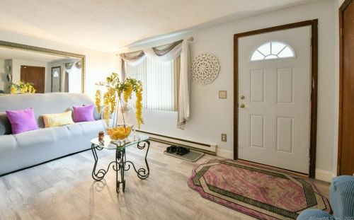 16 Edgehill Ave, Waterbury CT  06704-1825 exterior