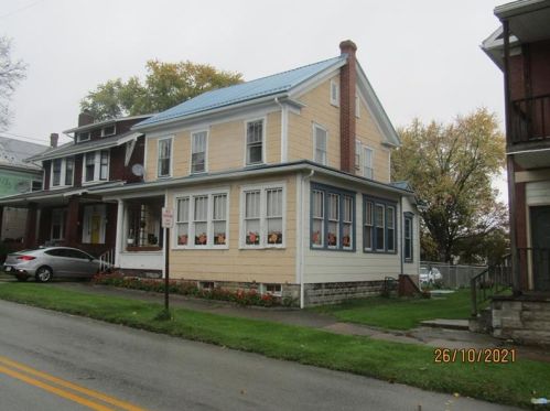 433 Center Ave, Somerset, PA 15501-1401