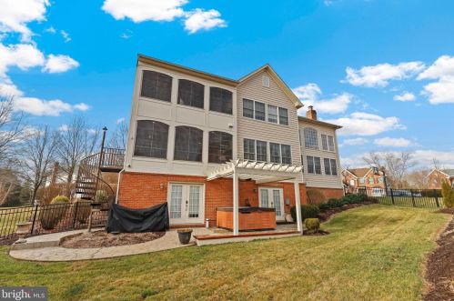 15609 Ryder Cup Dr, Haymarket VA  20169-6160 exterior