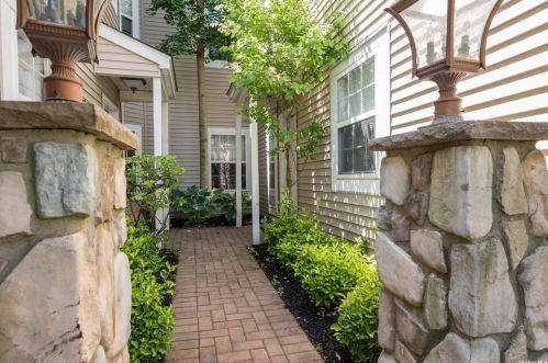 80 Sagamore Dr, Hicksville, NY 11803-1522