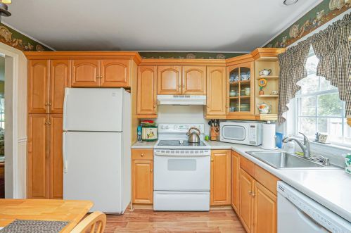 52 Colony Dr, West Sayville NY  11796-1619 exterior