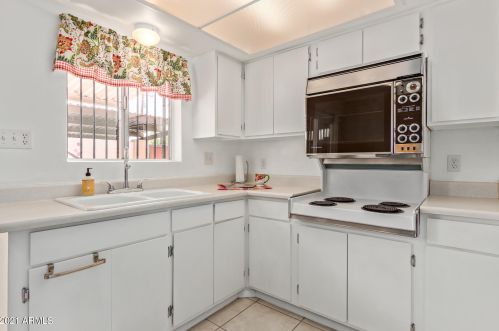 8265 Thomas Rd, Scottsdale AZ  85251-5873 exterior