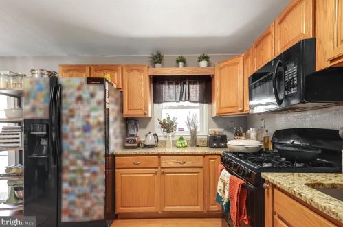 13705 Kerrydale Rd, Woodbridge VA  22193-4710 exterior