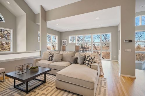 33 Summit Pl, Minneapolis, MN 55403-1030
