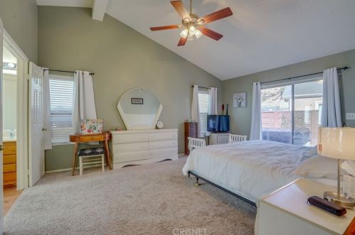28101 Vista View Dr, Santa Clarita CA  91351-5710 exterior