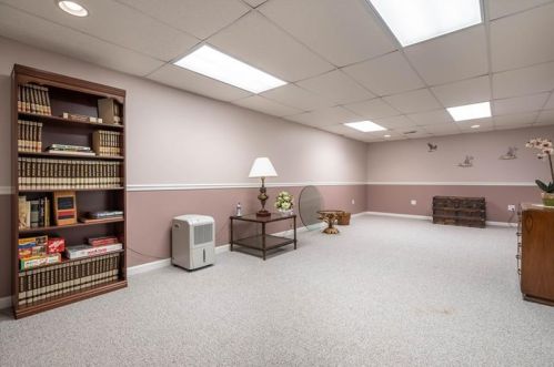 7097 Clubview Dr, Bridgeville PA 15017-3617 exterior