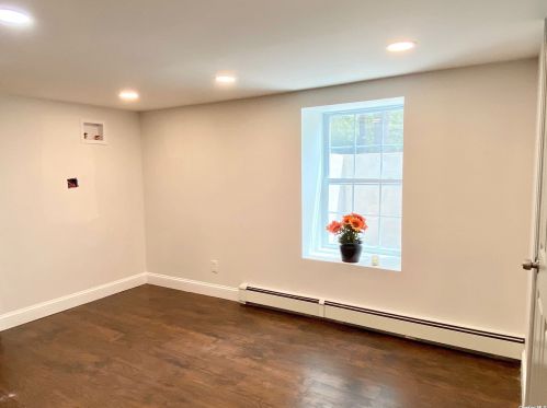 70 Gates Ave, Central Islip NY  11722-1809 exterior