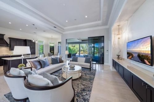 29006 Blaisdell Dr, Naples FL  34119-0930 exterior