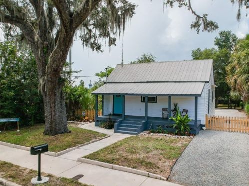 45 Lime St, Tarpon Springs, FL 34689-3625