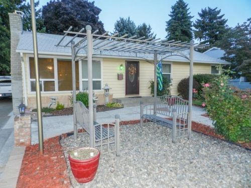 213 29th Ave, Yakima, WA 98902-2327