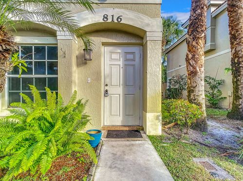 816 Summit Lake Dr, West Palm Beach, FL 33406-9109