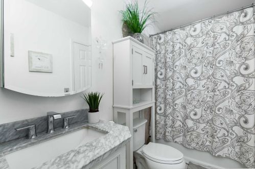 6 Rockledge Rd, Poughkeepsie NY 12601-6203 exterior