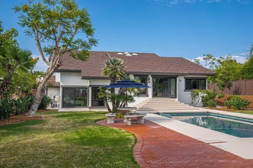 1213 Via Mil Cumbres, Solana Beach CA  92075-1726 exterior