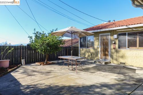 677 Briergate Way, Hayward CA  94544-7201 exterior