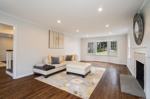 15 Thelma Pl, White Plains NY  10605-3808 exterior