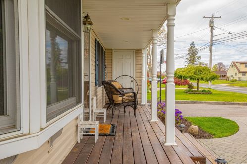 104 Greenwood Dr, Babylon, NY 11703-3413