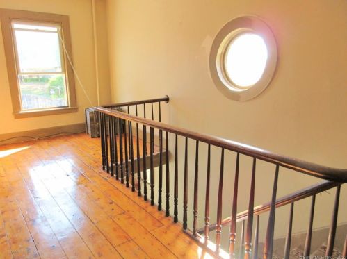 13 Manwaring St, United States Coast Guard Ac CT  06320-5619 exterior