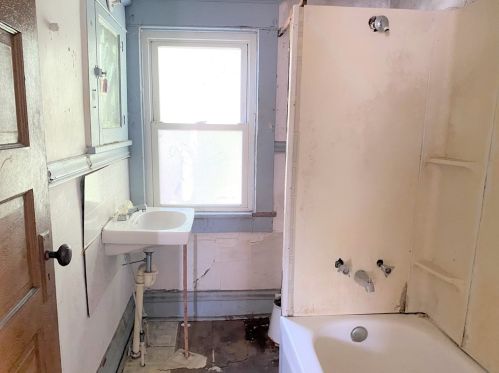 315 Hamilton Ave, Hermitage PA  16121-2002 exterior