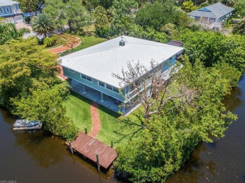 4851 Snarkage Dr, Bonita Springs, FL 34134-3911