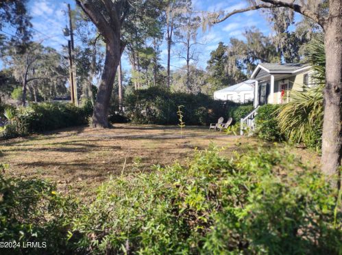 919 Laudonniere St, Beaufort, SC 29902-4017