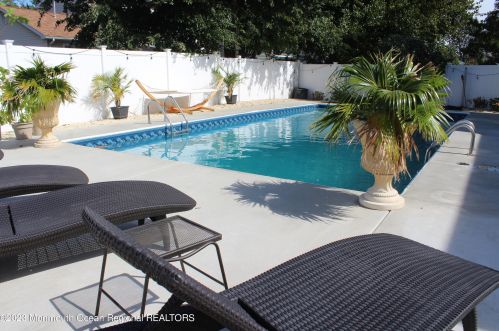 2031 Riviera Pkwy, Point Pleasant Beach NJ  08742-4952 exterior