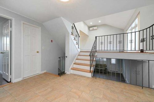 889 Baldwin Dr, Westbury, NY 11590-1403
