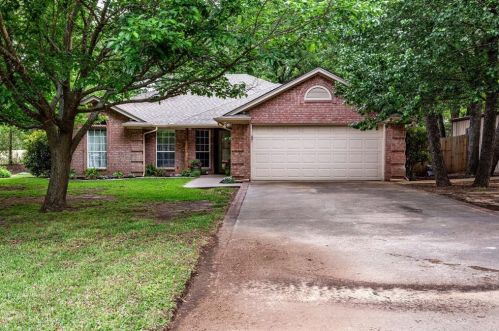 104 Greenwood Oaks Dr, Weatherford, TX 76088-8395