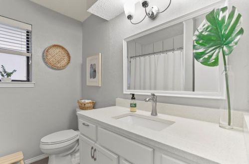 1502 Meadow Glen St, Richardson TX  75081-2541 exterior