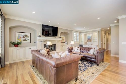 695 Blue Spruce Dr, Danville CA  94506-4525 exterior