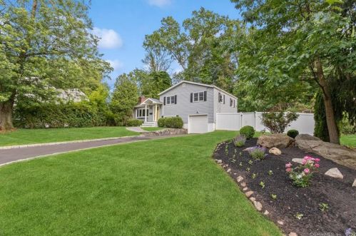 23 Brighton Pl, Stamford CT  06902-2501 exterior