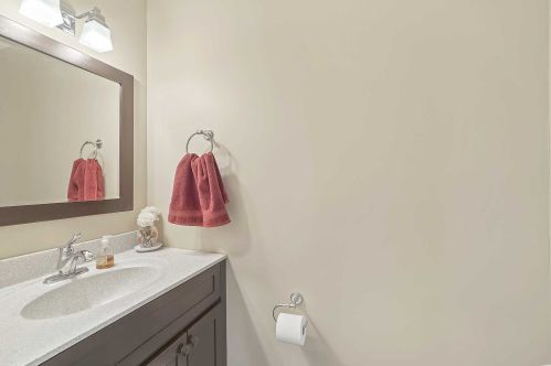 3 Geering Way, Fishkill NY  12524-1136 exterior