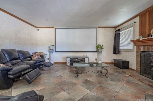 2828 Inyo Cir, Simi Valley CA 93063-2002 exterior