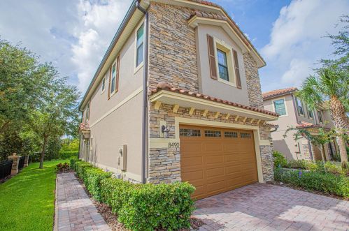 8490 Kelsall Dr, Orlando, FL 32832-6323