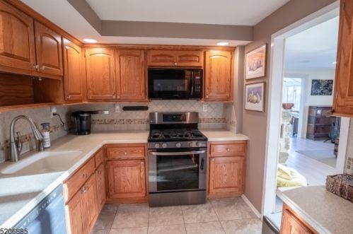 22 Crag Pl, Skyline Lakes NJ  07456-1814 exterior