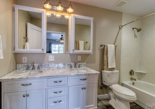 921 Cayuga Dr, Pueblo CO 81007-3130 exterior