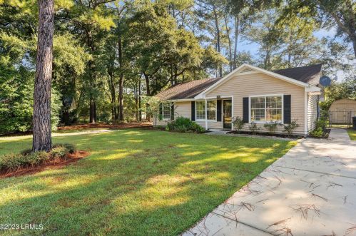 24 Robin Way, Beaufort, SC 29907-2112