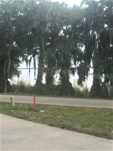 150 Wax Myrtle Woods Ct, Deltona FL  32725-8916 exterior