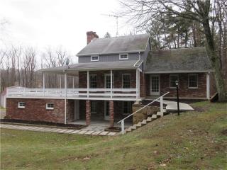 111 Cobham Ln, Cabot, PA 16023-9725