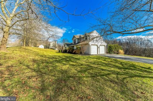 1 Laurel Way, Downingtown, PA 19335-1266