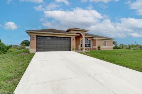 4207 6th St, Lehigh Acres, FL 33976-2148