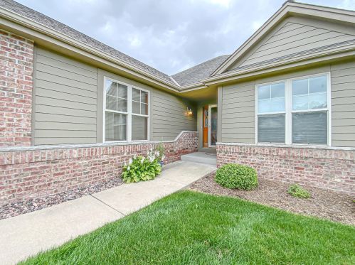 316 Eagles Cove Cir, North Prairie, WI 53153-9629
