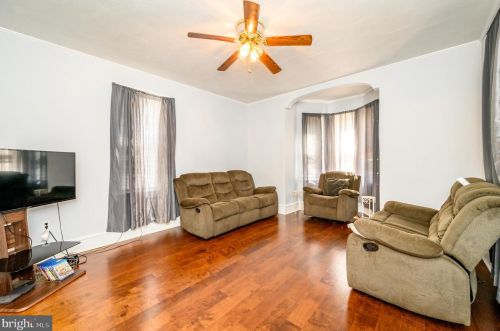 18 Barber Ave, West Deptford NJ  08096-2414 exterior