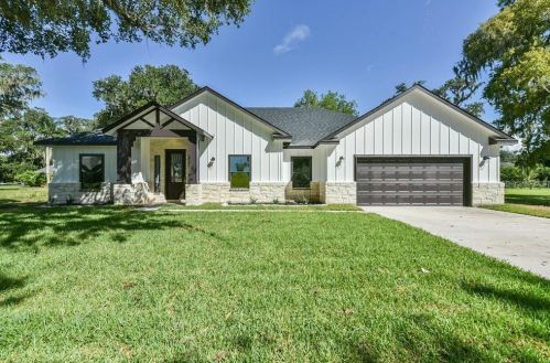2536 Olympia Dr, West Columbia, TX 77486-9690