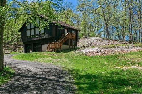 297 Bramertown Rd, Tuxedo Park NY  10987-3011 exterior