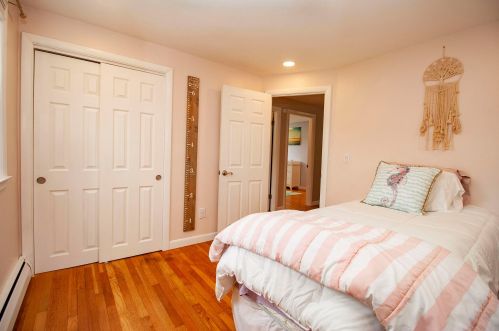 132 Haverhill Rd, Salem NH  03079-1243 exterior