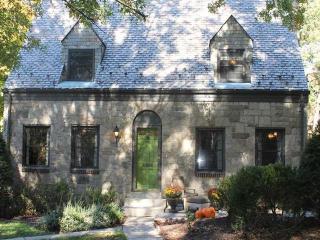 74 Youngwood Rd, Pittsburgh, PA 15228-1117