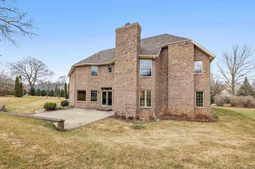 337 Braebourne Ct, Green Bay, WI 54301-1968