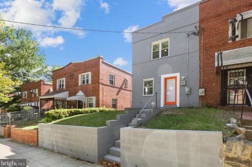 70 Darrington St, Washington, DC 20032-2243